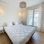63M2 Grande Terrasse, Climatisation & Parking, 2Br