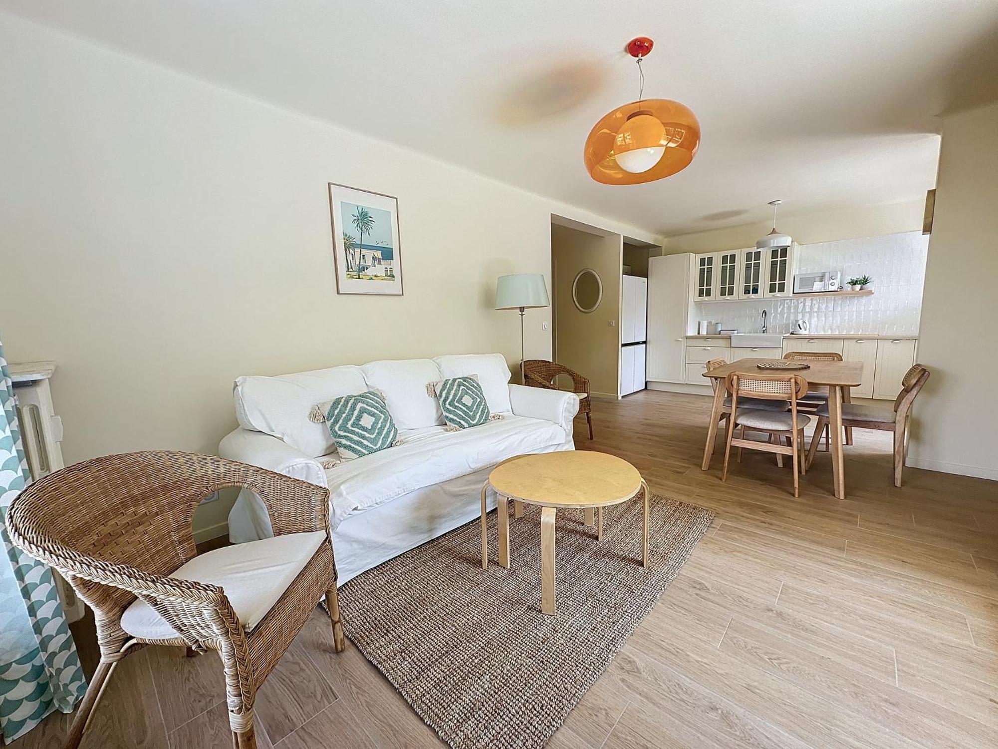 63m2 Grande Terrasse, Climatisation & Parking, 2br Apartment *